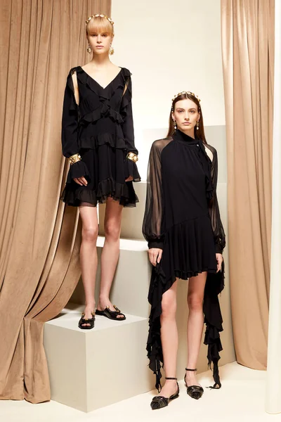Look 10